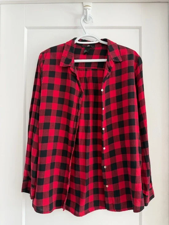 H&M Men’s Red and Black Buffalo Plaid Button-Down Shirt - Picture 3 of 4